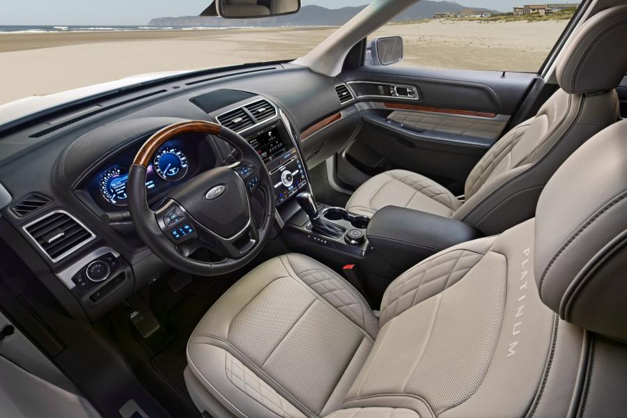  Ford Explorer Platinum 2015 года  (фото 24 из 33)